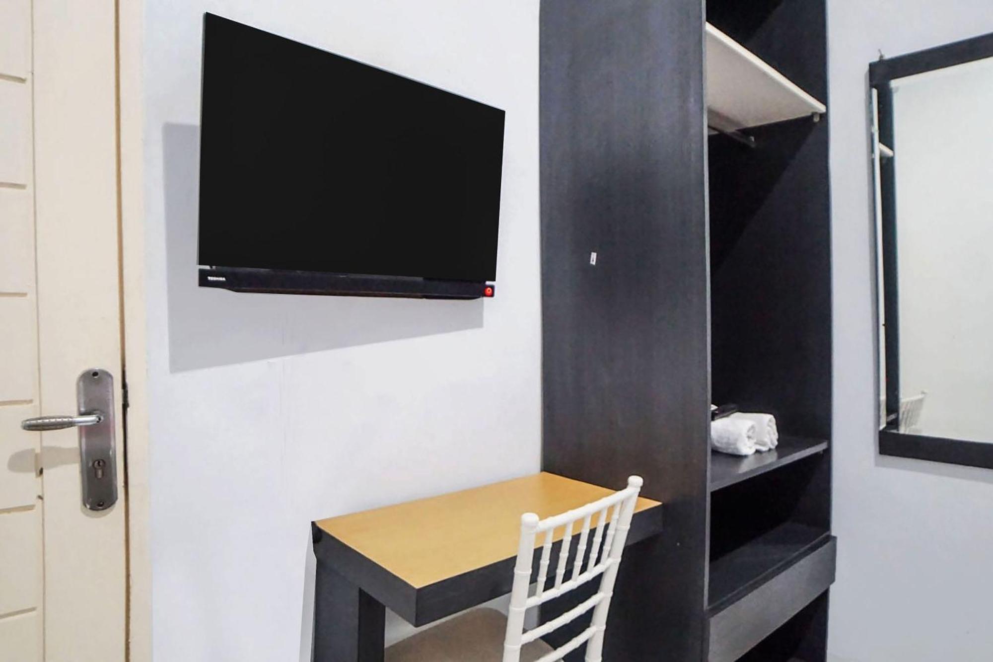 Super Oyo 91627 Wika Wiki Homestay Medan Buitenkant foto